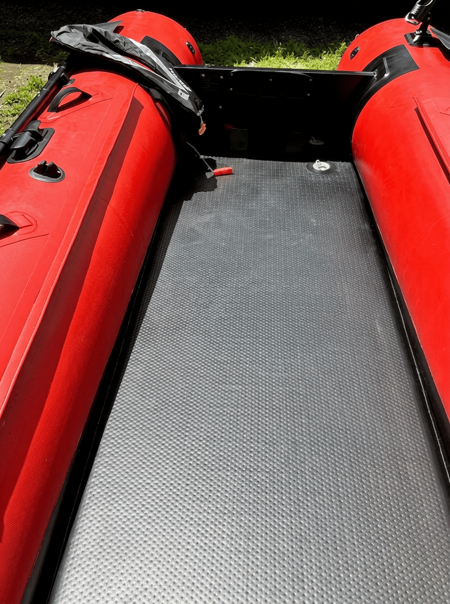 WaveRunner 380 catamaran hull