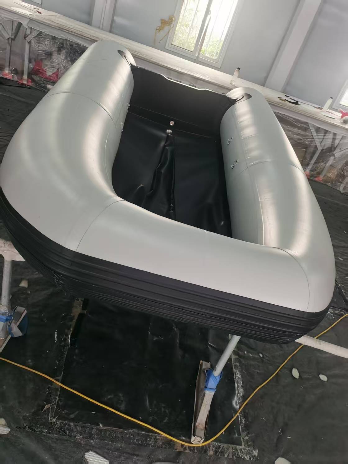 Viper 400 Sovereign early-stage hull build
