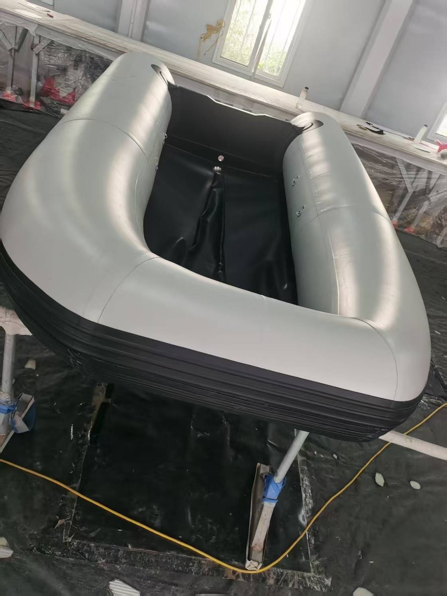 Viper 400 Sovereign early-stage hull build