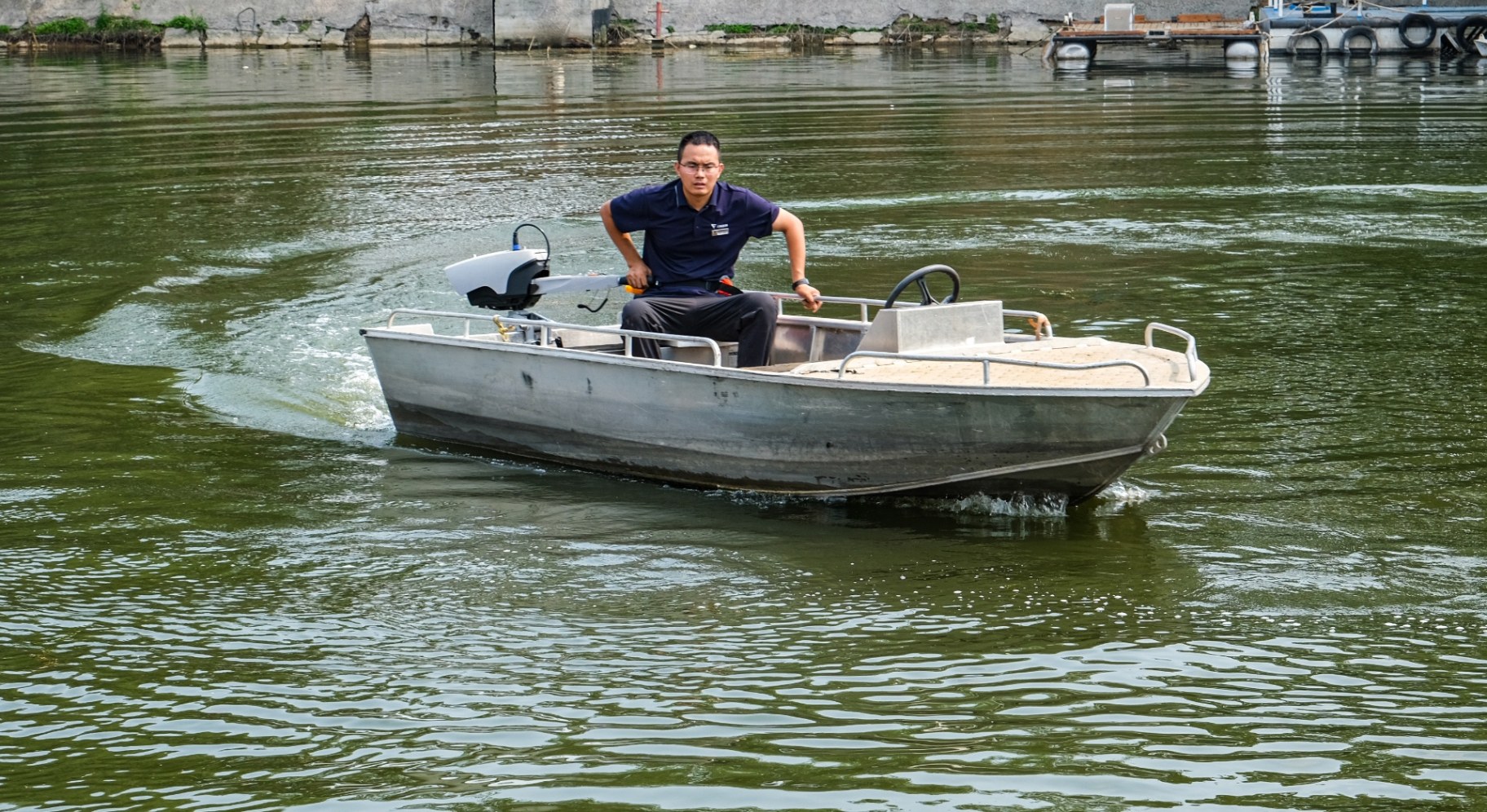 Fuber Global 1.5 long shaft on aluminium boat