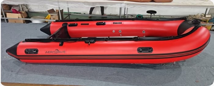 Red Aerowave Sport Series Offshore deep-V inflatable monohull side profile, 1.2 mm German VALMEX hull