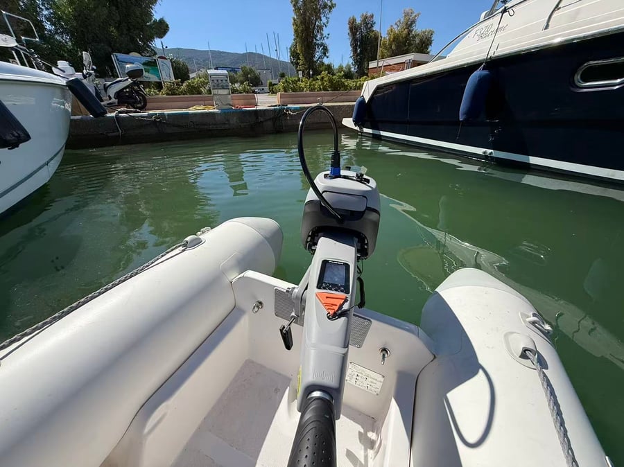 Fuber Global 1.5 electric outboard side view