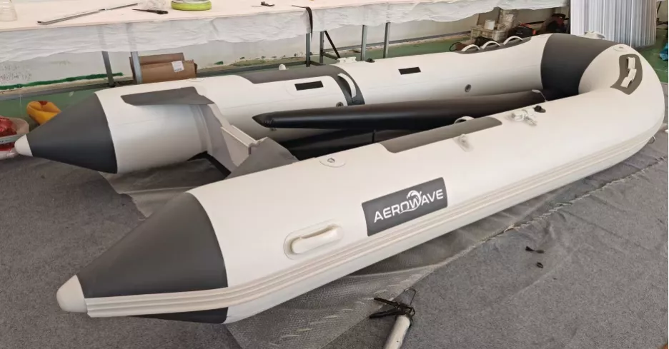 Aerowave 420 Sports Boat in production